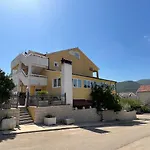 Ana * Stari Grad (Hvar)