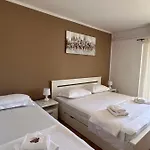 Ana *