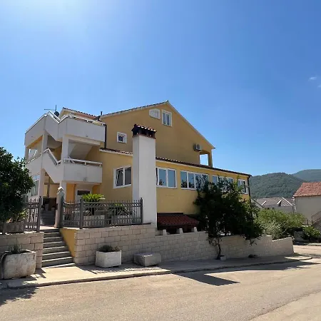Ana * Stari Grad (Hvar)
