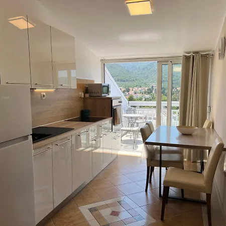 Ana Apartment *