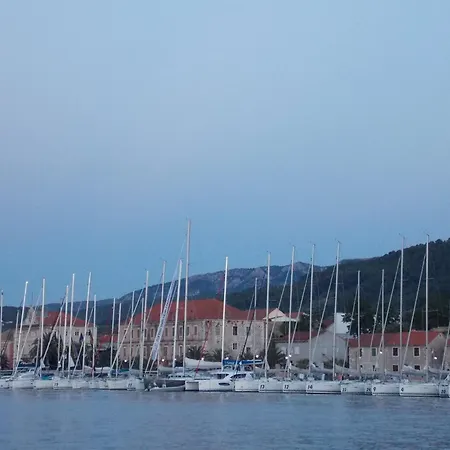 Ana * Stari Grad (Hvar)