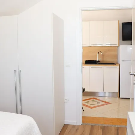 Apartment Ana *