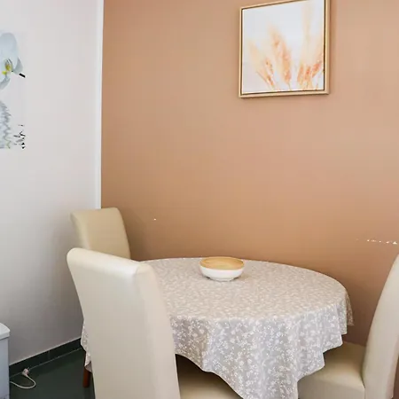 Ana Apartment *