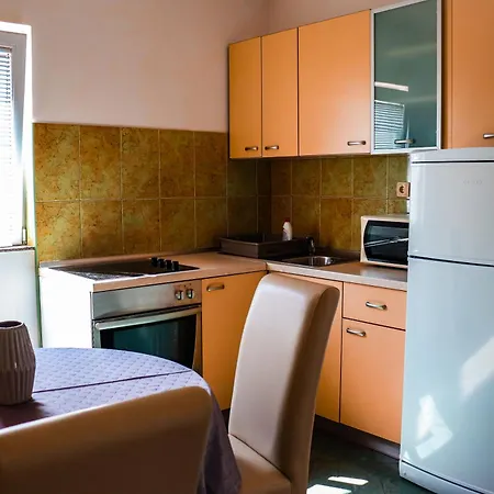 Ana Apartment *