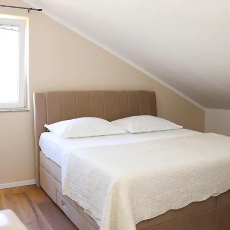 Apartment Ana *