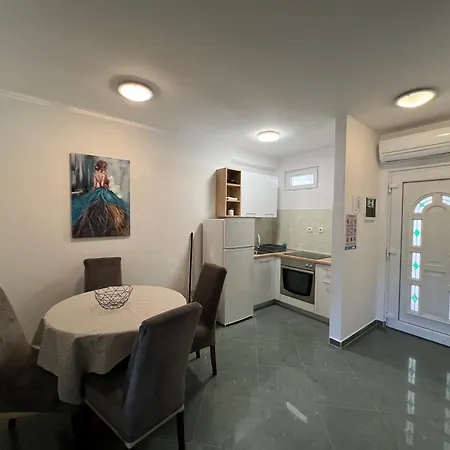 Ana Apartment *