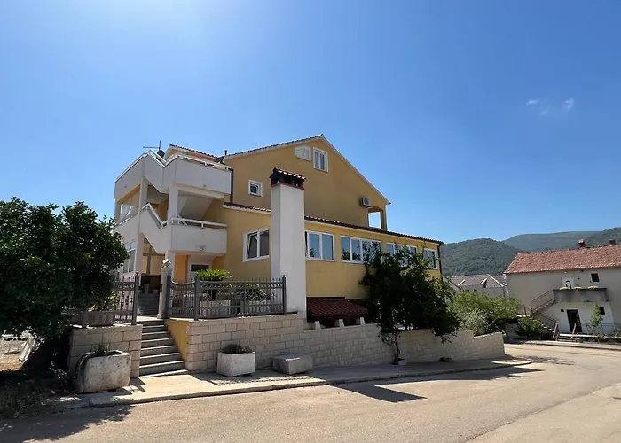 Ana * Stari Grad (Hvar)