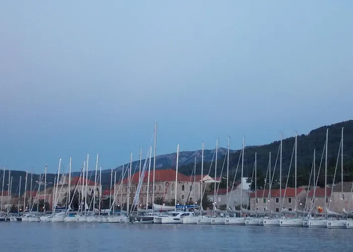 Ana * Stari Grad (Hvar)